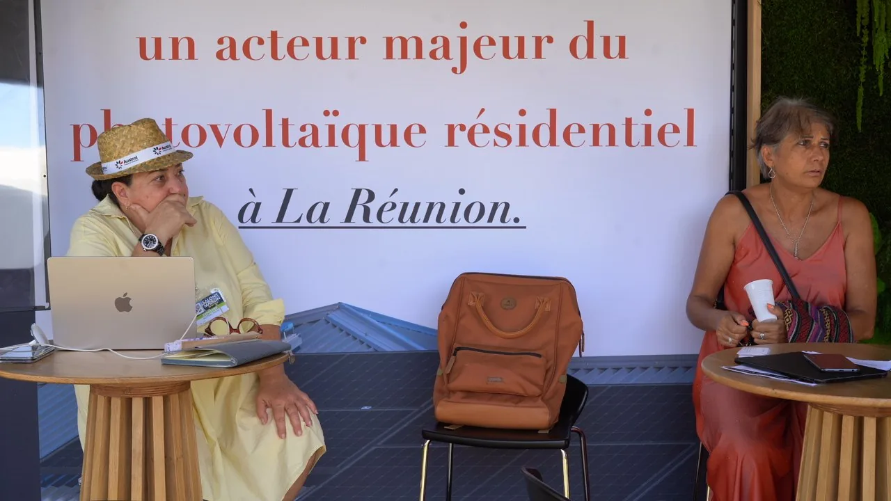Stand Austral Groupe Énergie « 10 ans à vos côtés », La Réunion — échanges avec les visiteurs