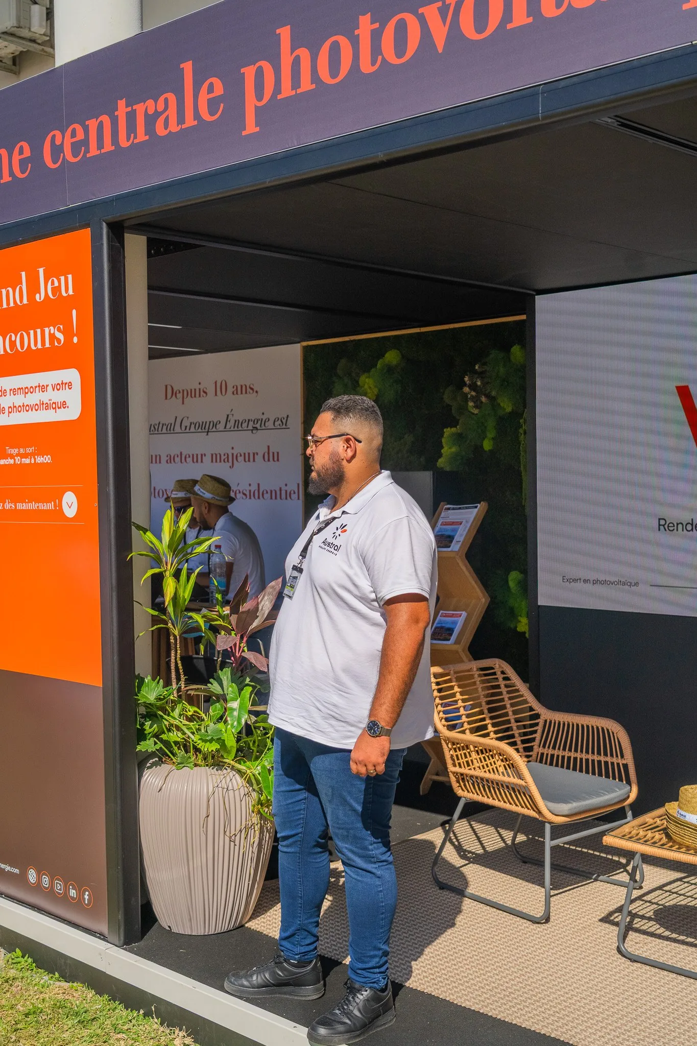 Stand Austral Groupe Énergie « 10 ans à vos côtés », La Réunion — accueil des visiteurs sur le stand