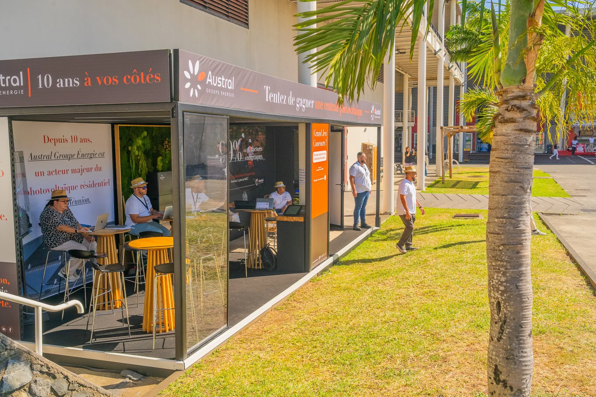 Stand Austral Groupe Énergie « 10 ans à vos côtés », La Réunion — vue grand angle