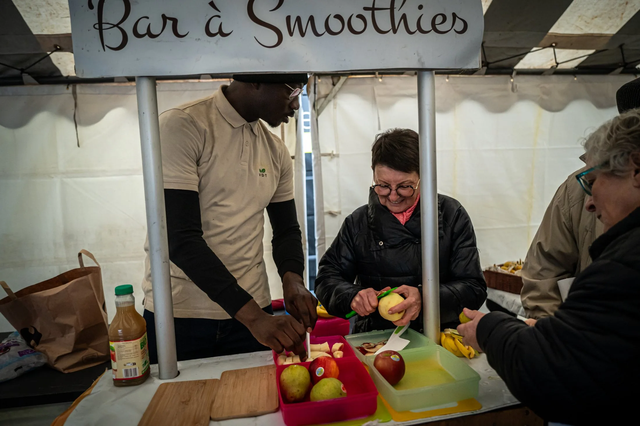 Stand Bar à smoothies sous la tente d'animation, Carrefour Grenade-sur-l'Adour