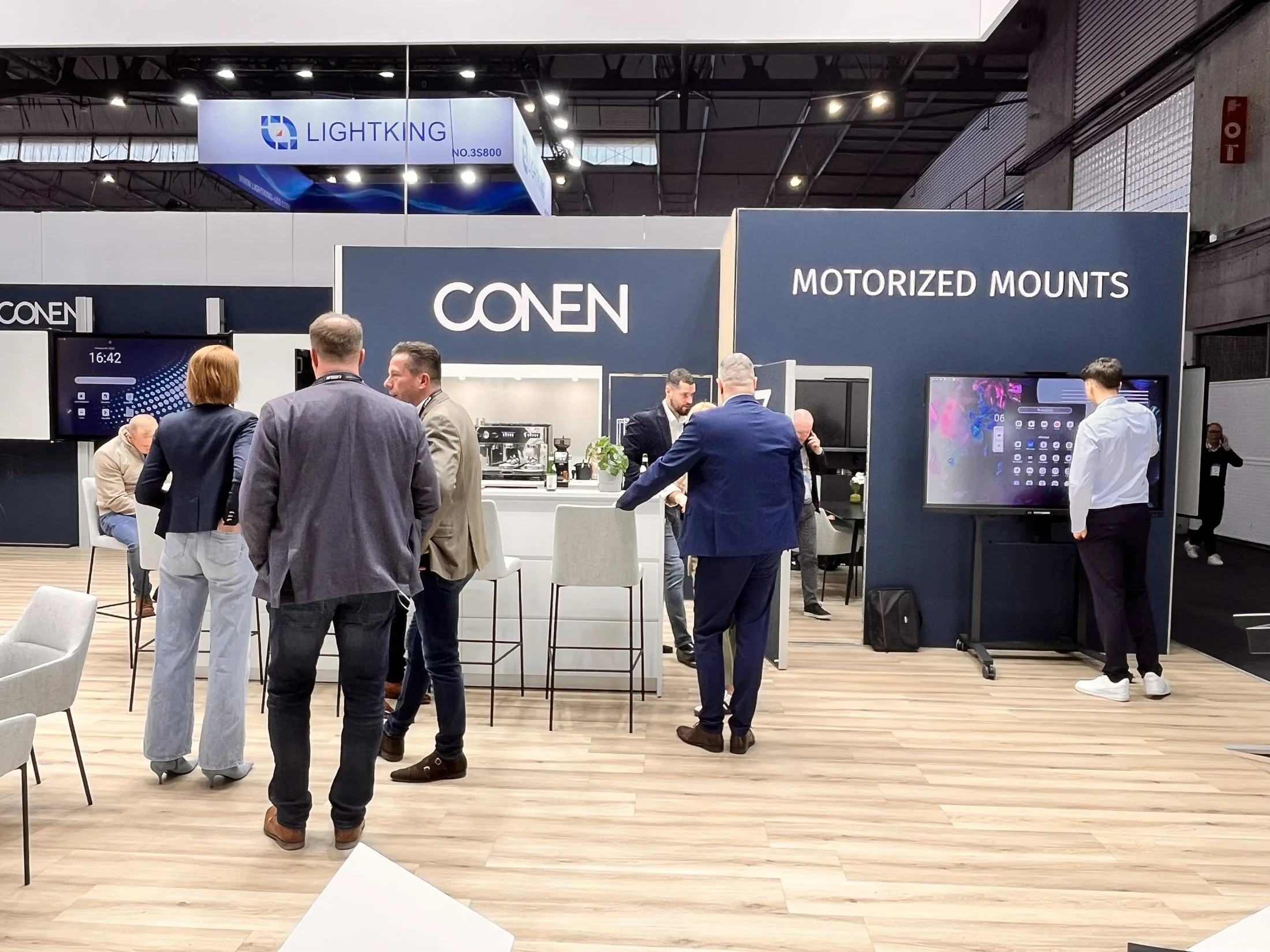 Stand CONEN — salon ISE 2025 — Barcelone — espace démonstration Motorized Mounts