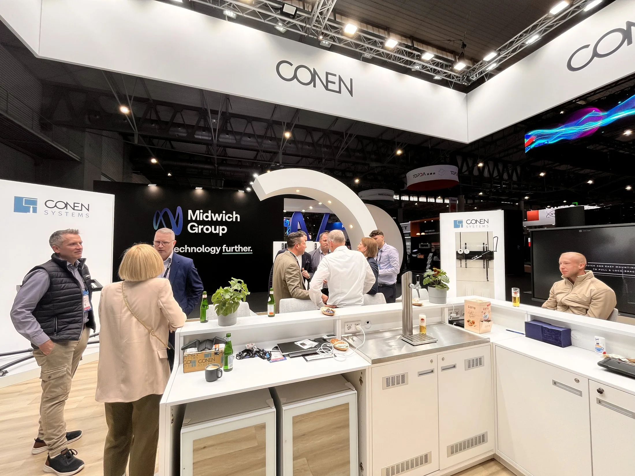 Stand CONEN — salon ISE 2025 — Barcelone — accueil et bar du stand