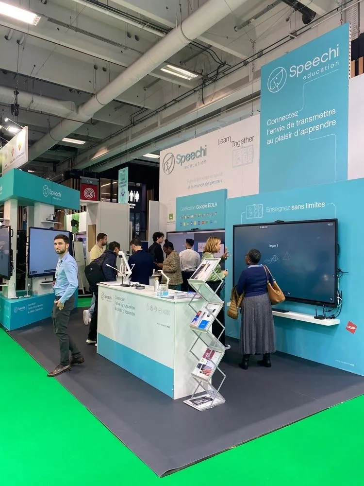 Stand Speechi — salon Educatec 2023 — Paris — vue d'ensemble du stand et démonstrations