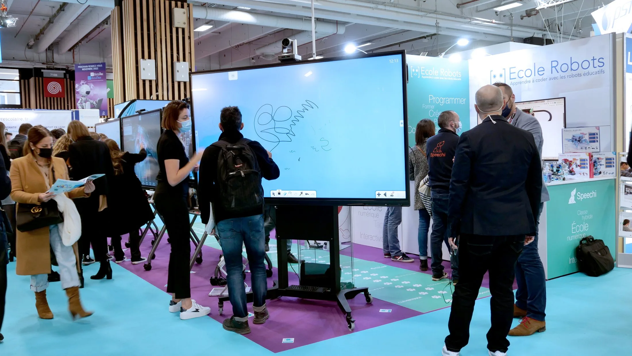 Stand Speechi — salon Educatice 2021 — Paris — affluence dans les allées du stand
