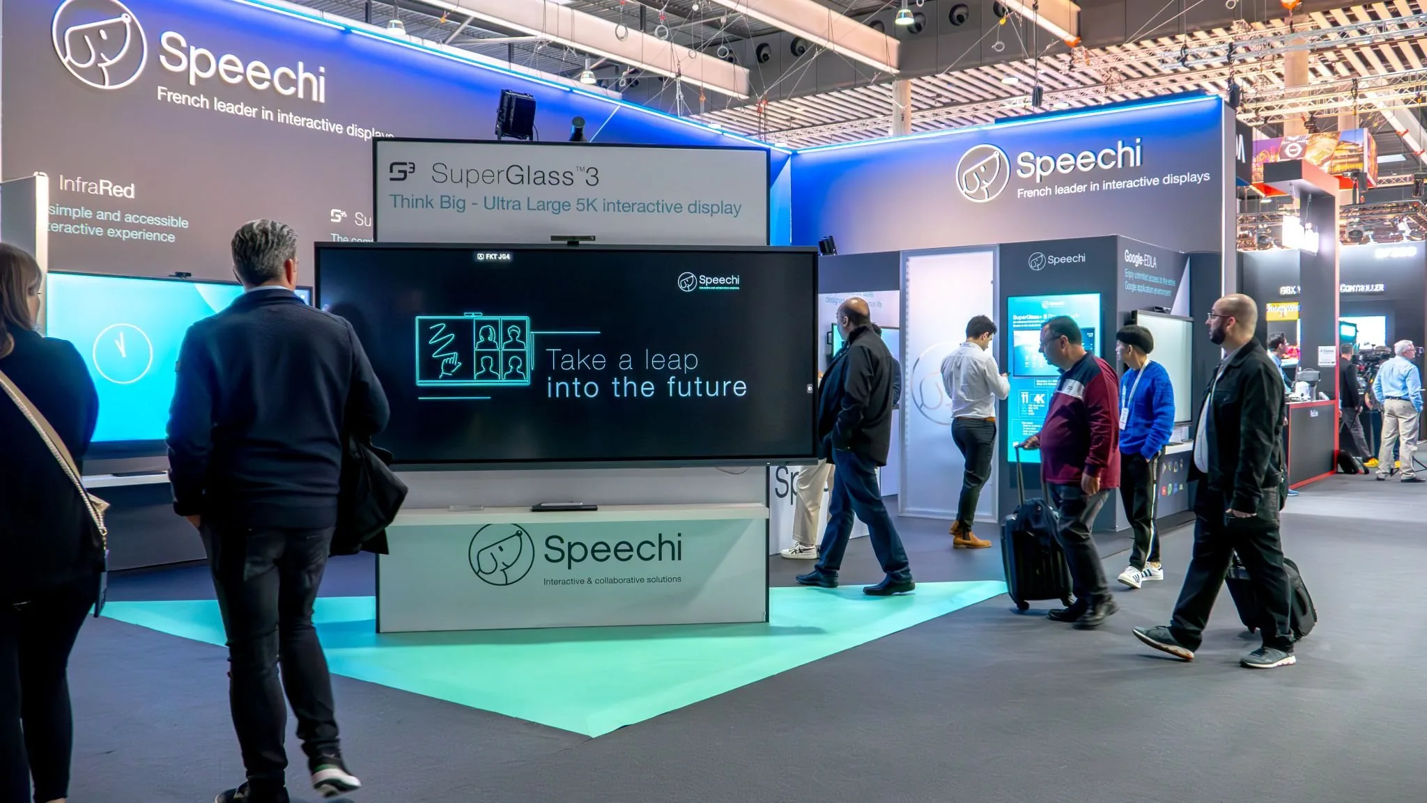 Stand Speechi — salon ISE 2024 — Barcelone — vue d'ensemble du stand et visiteurs