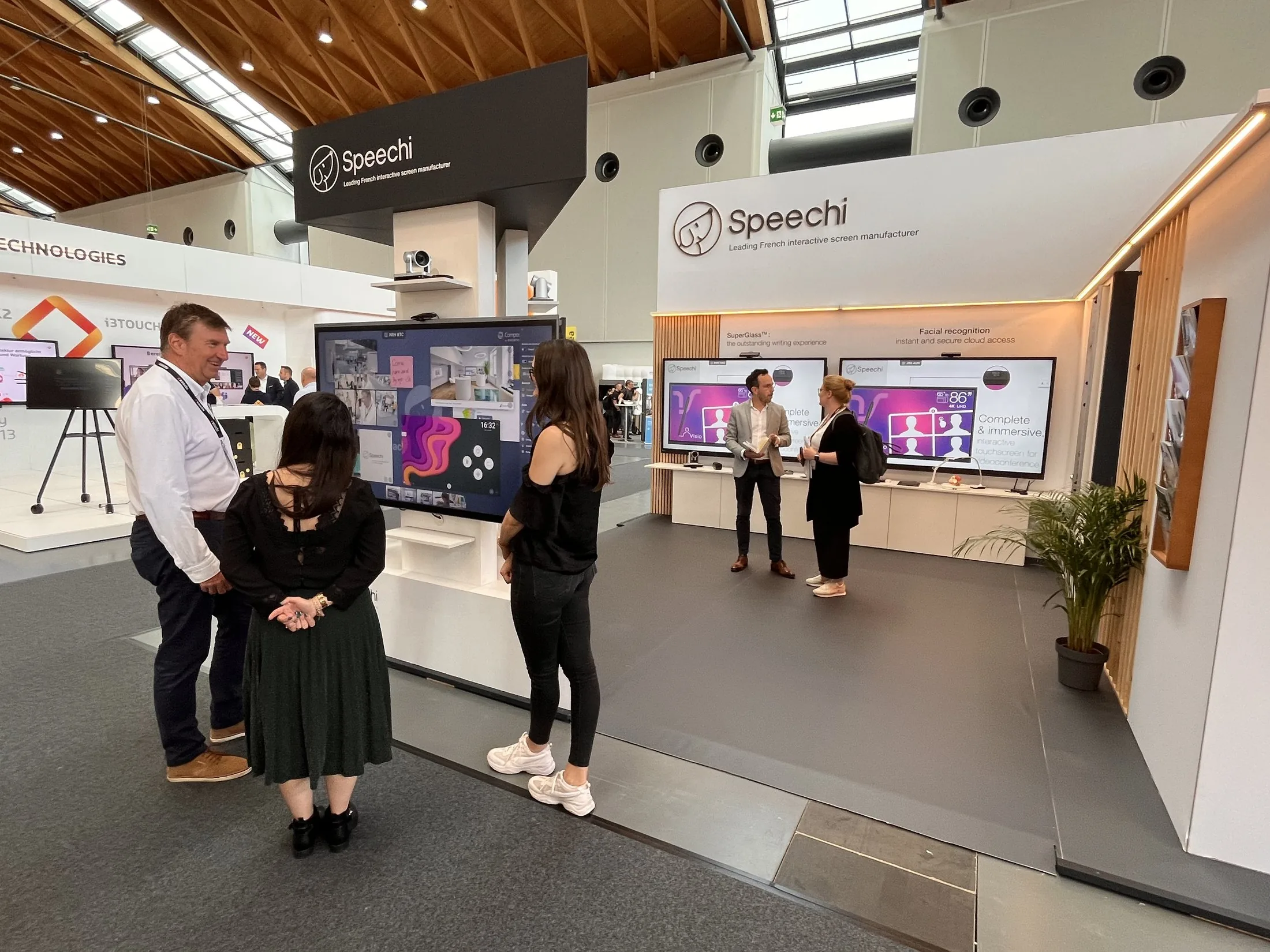 Stand Speechi — salon Learntec 2023 — Karlsruhe — échanges avec les visiteurs