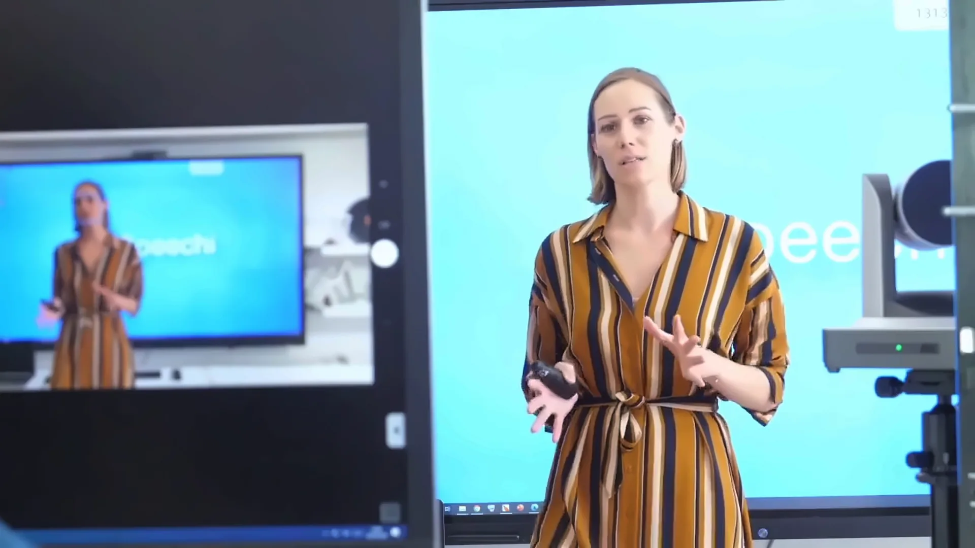 Webinar live Speechi — présentatrice face caméra en direct